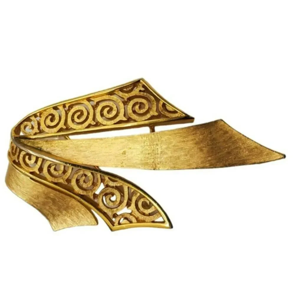 Trifari Brushed Gold Ribbon Brooch Swirl Modernist Pin Vintage 1960s 1970s